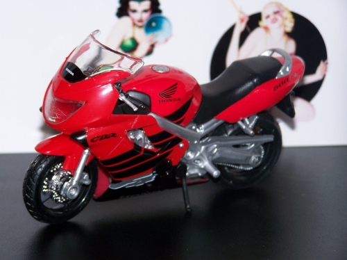 Honda - 600 CBR F4 - Rouge