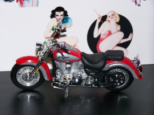 Yamaha - 1600 XV Roadstar - Rouge